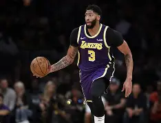 开云-库里第四节连续投进4个三分球