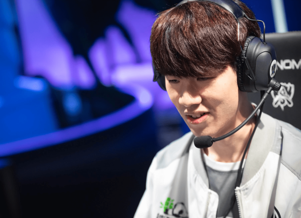 开云中国-独行侠球迷高喊东契奇mvp